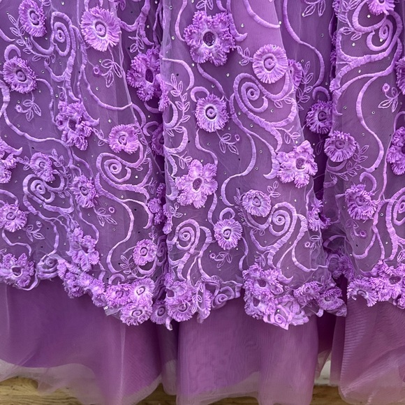 Blush prom halter, sleeveless Lilac Lace
3-D floral for prom or special occasion - Picture 13 of 15